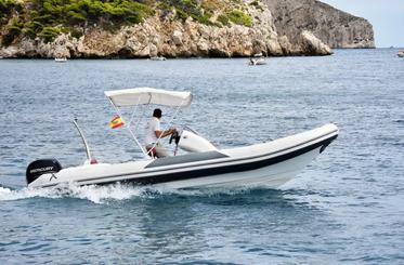 Alugue um barco em Altea para atividades aquáticas | RIB XP 680 de 22 pés