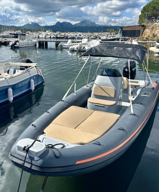 Barco sin tripulación FOCCHI 730 con 300 CV | Modelo 2022 | Cannigione Sardinia