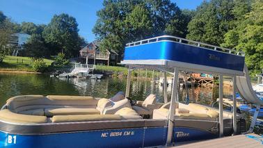 Thrill & Chill on Lake Norman! Tahoe Cascade 25 ft Double Decker with slide!