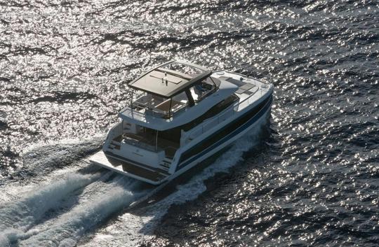 Aluguel de catamarã elétrico Fountaine Pajot MY44 em Golfe Juan