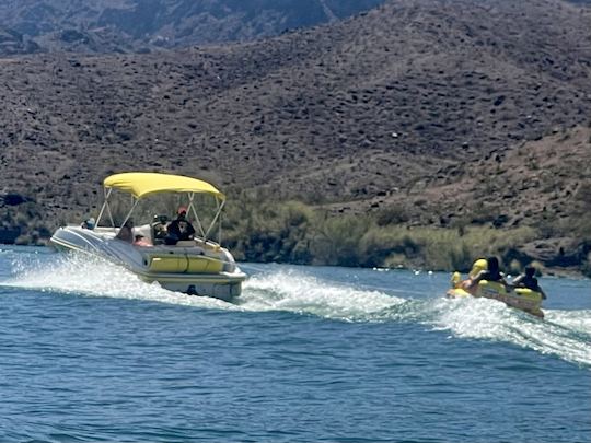 Barco de convés de 22 pés em Tahoe para diversão em família - desconto de vários dias e extras