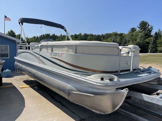 Explore Glen Lake with Spacious Bennington Pontoon!