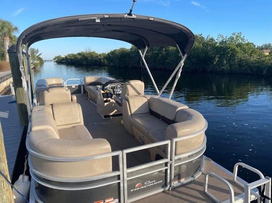 2020 Brand New Suntracker Pontoon boat in Cape Coral, Florida