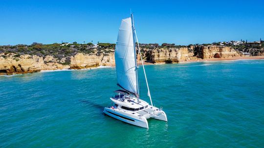 Depuis Albufeira, expérience en catamaran - Détendez-vous