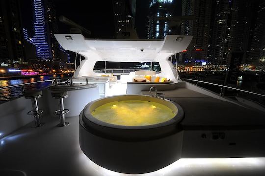 Iate a motor Majesty de 101 pés com jacuzzi em Dubai