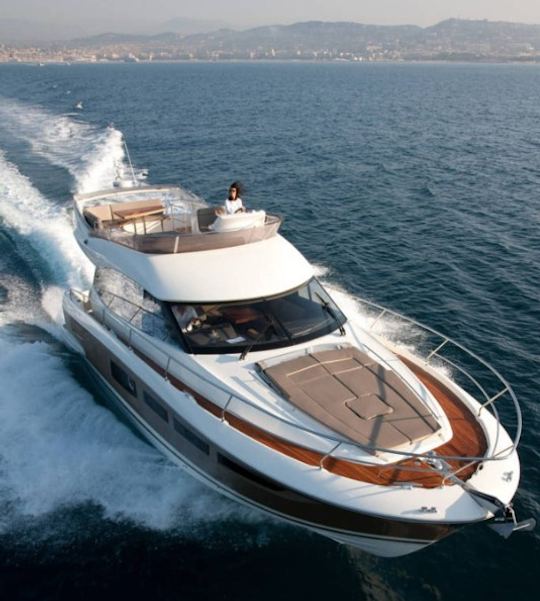 Alquiler del yate a motor Prestige 500 Fly en la Costa Azul, Francia