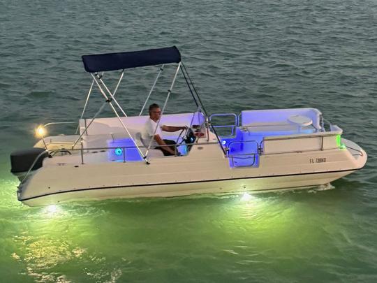 22FT PONTOON IN MIAMI for up to 12 people!