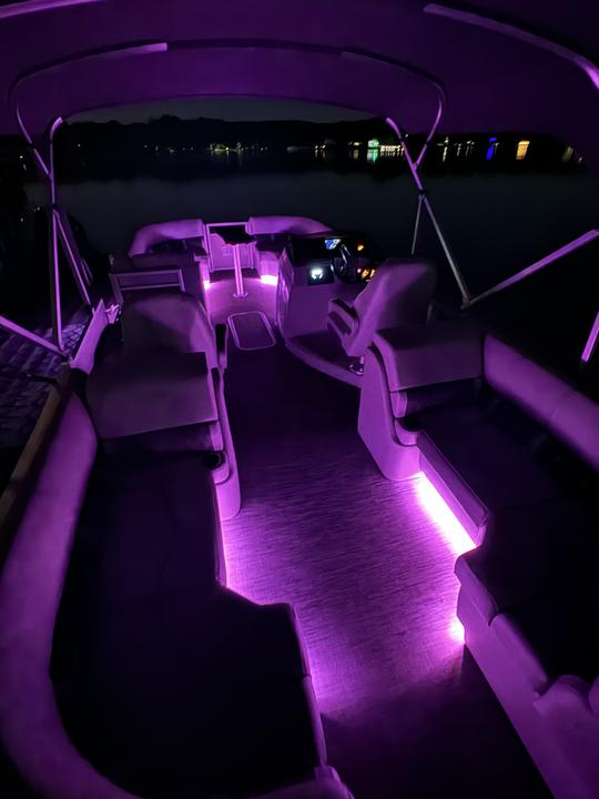 TUBE SUNSET CRUISE LAKE NORMAN 2021 Luxury Bennington 23’ Tri-Toon