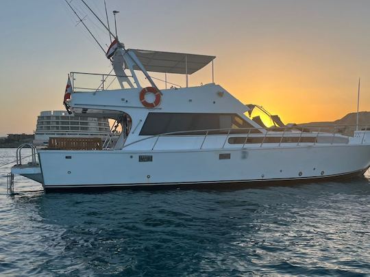 Yacht charter in Hurghada · 2010 — Wood (2010)