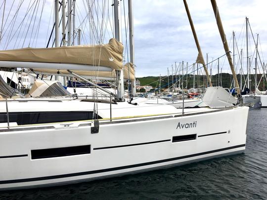 AVANTI - Dufour 382 Grand`Large (3 cabines, 2 cabines, à partir de 2017) Base Horta, île de Faial, Açores