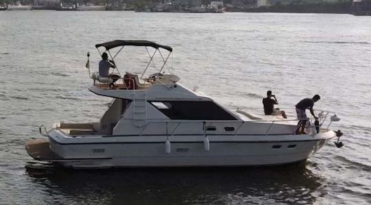 36ft Vereda Oceanic Motor Yacht Rental in Rio de Janeiro, Brazil