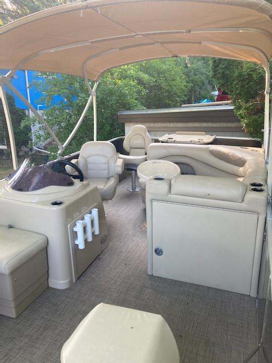 9 person, 21ft Sylvan Pontoon Boat