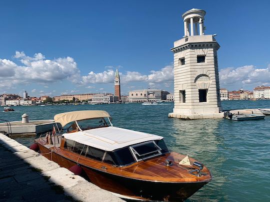 32' De Pellegrini Limousine Wooden Motor Boat Rental in Venezia, Italy