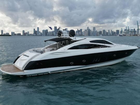 Méga-yacht Sunseeker Predator Power de 82 pieds à Miami ! 🌊🌊