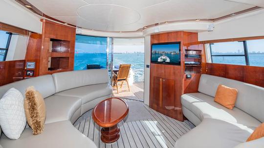 ¡Explore Fort Lauderdale en un megayate Fairline Power de 68 pies!