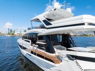 Iate de luxo Galeon 640 Flybridge de 68 pés