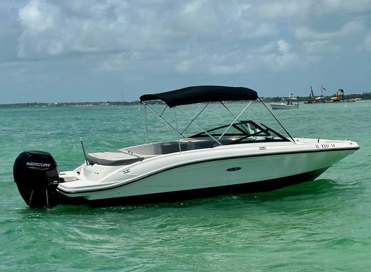 Aproveite e explore as águas de Islamorada em nosso Searay Bowrider de 21 pés!