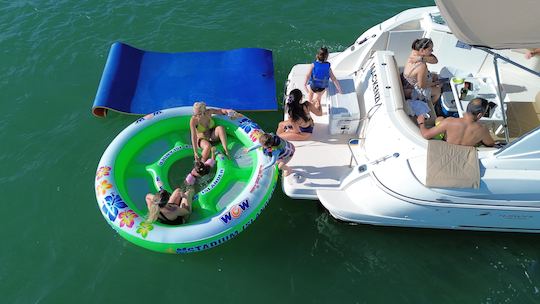 ¡Excelente crucero de 37 pies para un día divertido en el agua!