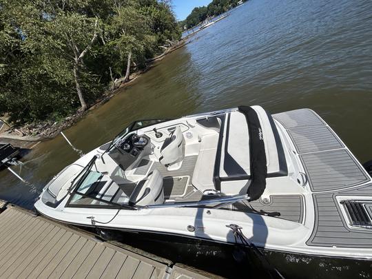 7 person Bowrider Rental in Lake Wylie, SC/NC Captain included.