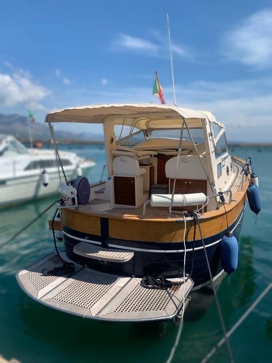 Visite de la côte amalfitaine à bord d'un élégant bateau Apreamare 10