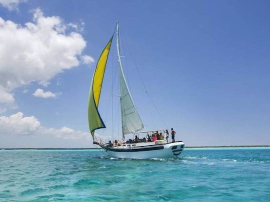 Custom 40ft Sail Boat Rental in Cozumel