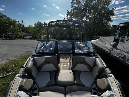 Wakeboat capitaneado de 23 pies en Nashville: Percy Priest Lake y Old Hickory Lake