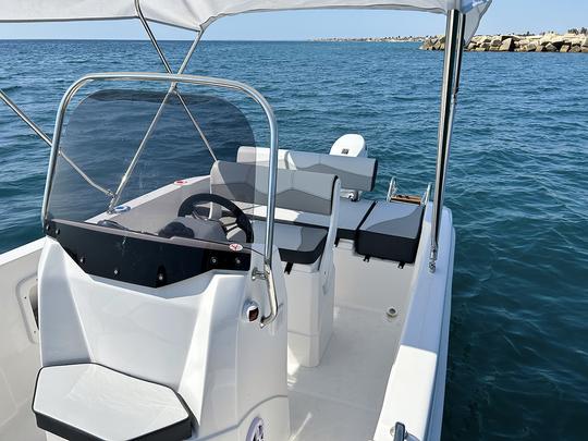 19ft Trimarchi Boat without license powered by 40hp Suzuki 