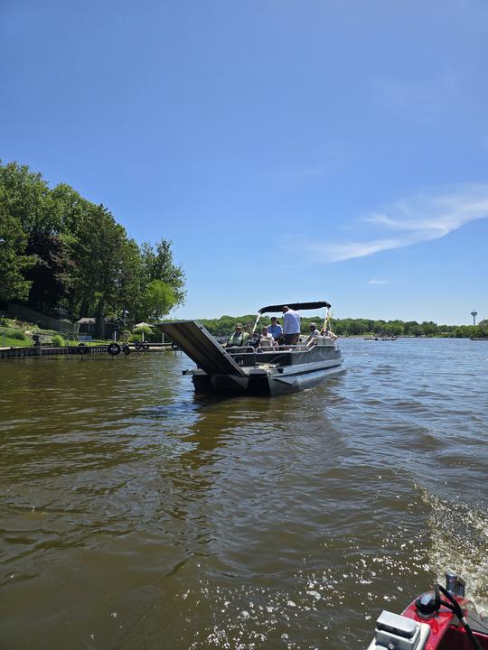 Bateau ponton accessible en fauteuil roulant ROCK RIVER 2023 !