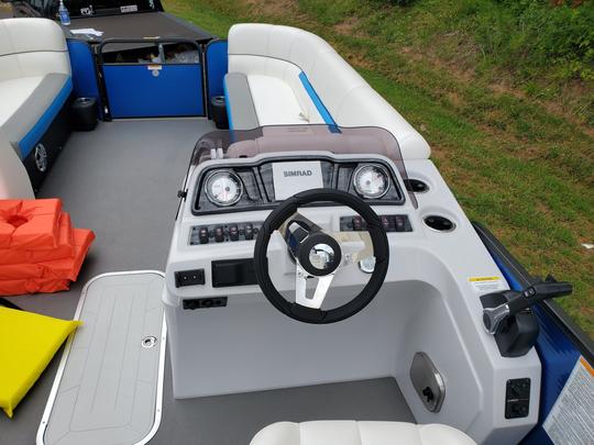 ¡¡¡El lago Murray te espera!!! Hermoso barco Tritoon de 23 pies para alquiler. ¡Gasolina y tubo gratis!