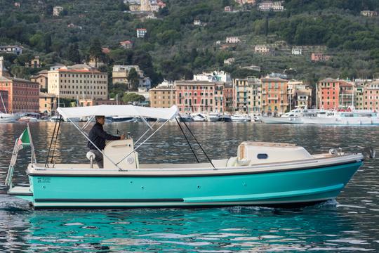 Consola central Nelson Margherita de 24 pulgadas para 8 personas en alquiler en Portofino, Italia