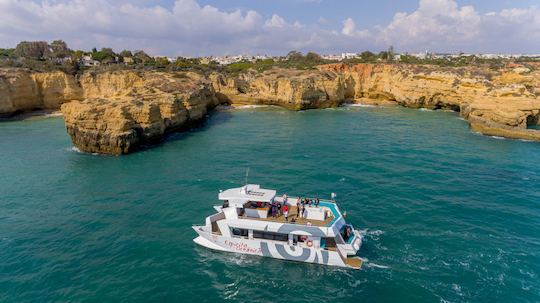 Catamaran Experience with BBQ on the Beach - Espírito Oceânico