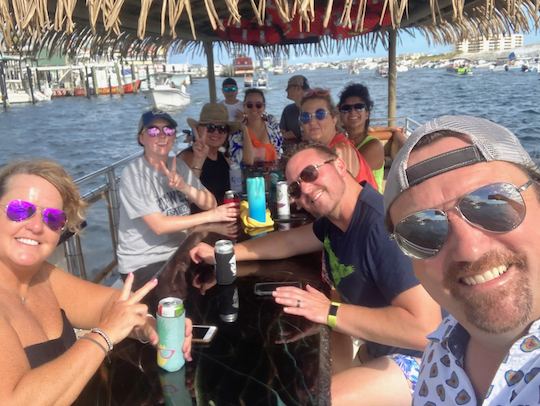 🌴 ¡Vive el paraíso con Tropical Tiki Tours en Marco Island, FL! 🌴