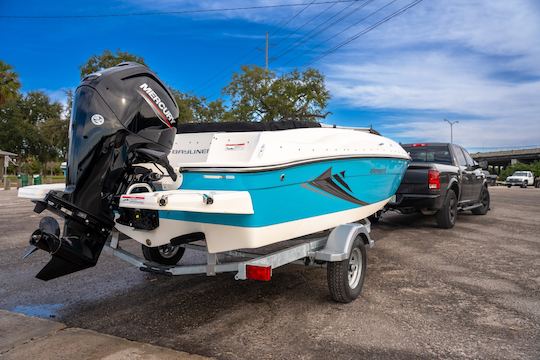 Cruising the bay in a bayliner E18