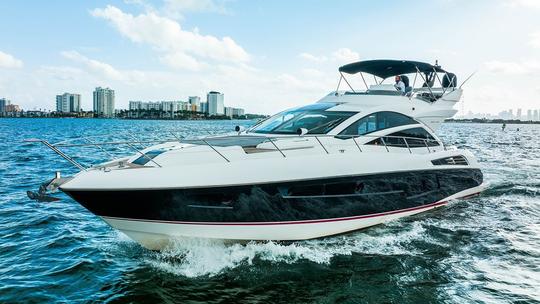 Nouveau méga-yacht Sunseeker Manhattan de 75 pieds à Miami