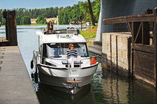 Suncamper 35 - Aluguel de barcos pelo canal em Veneza, Itália. Nenhuma licença é necessária