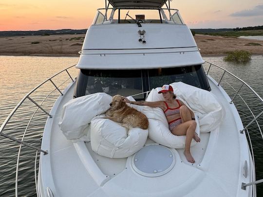 50ft Carver Dual Hardtop Motor Yacht in Volente, Texas - All Inclusive