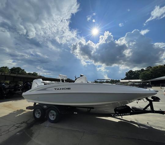 Barco con cubierta Tahoe Lake Martin de 21 pies