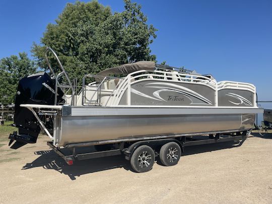 CHECK this OUT!!! This 23ft JC Tritoon shines above other rentals