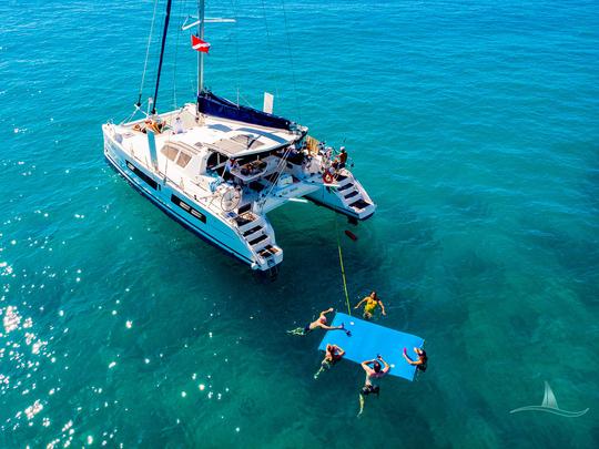 Aventure privée à la voile sur un catamaran performant à Honolulu, Hawaï