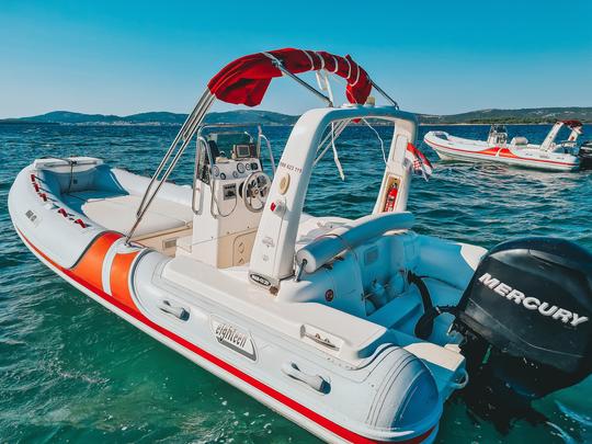 Mar.com Dezoito com motor de 115HP em Sveti Filip i Jakov