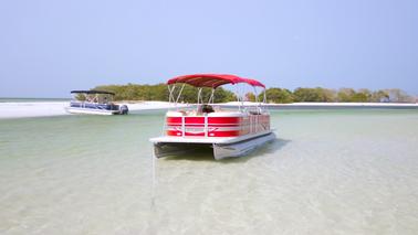 Excursions privées en bateau vers les magnifiques îles-barrières de Saint-Pétersbourg