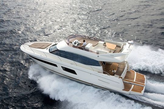 Alquiler del yate a motor Prestige 500 Fly en la Costa Azul, Francia