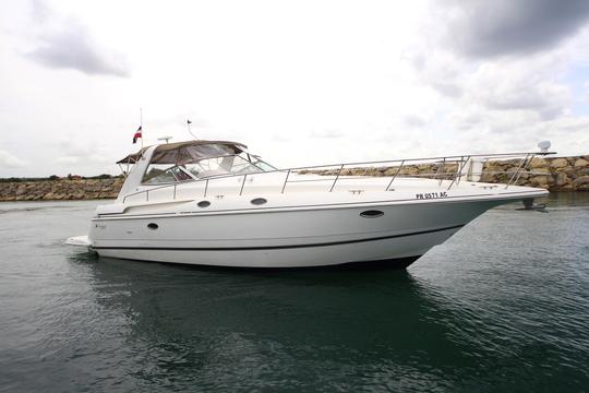 Yate a motor Sea Ray de 40 pies para alquilar en Casa de Campo