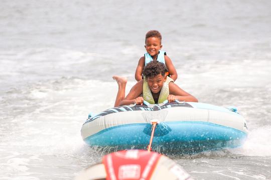 ¡Carta de deportes acuáticos! Tubing · Wakeboard · Esquí acuático