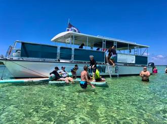 CHÁRTER PRIVADO EN UNA ISLA DE CANGREJOS CON BAÑO PARA HASTA 49 PASAJEROS