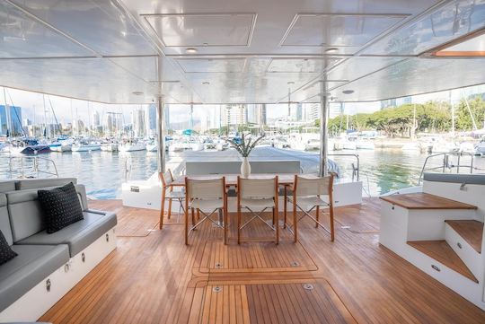 O maior e mais luxuoso catamarã à vela da ilha de Oahu