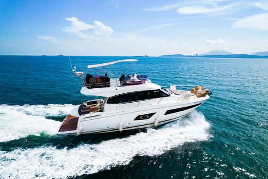 Découvrez Taboga avec style avec 42 pieds Prestige Yacht Adventure !