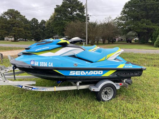 Single or twin jet ski rental