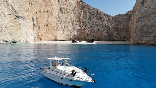 Cruisers 2670 Motor Yacht in Poros Kefalonia, Greece