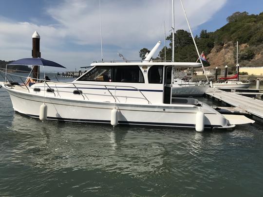 32ft Mainship Yacht Includes Captain & Fuel |Cruise San Francisco Bay In Comfort